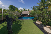 Lawn & Pool - Villa Ramadewa
